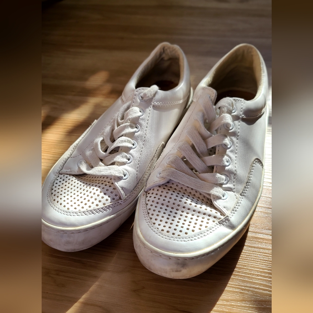 Banana republic women's white sneakers